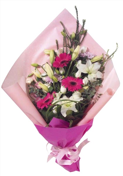 Beyaz lilyum ve pembe mevsim çiçe